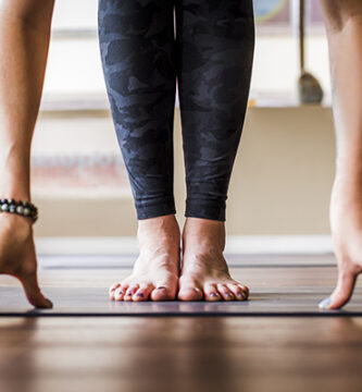 ¿Cómo elegir la esterilla de yoga adecuada?