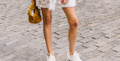 Cómo llevar zapatillas de deporte con un vestido 4 Cómo llevar zapatillas de deporte con un vestido
